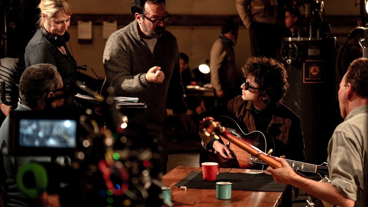 James Mangold y Timothée Chalamet, en el rodaje de 'A complete unknown'