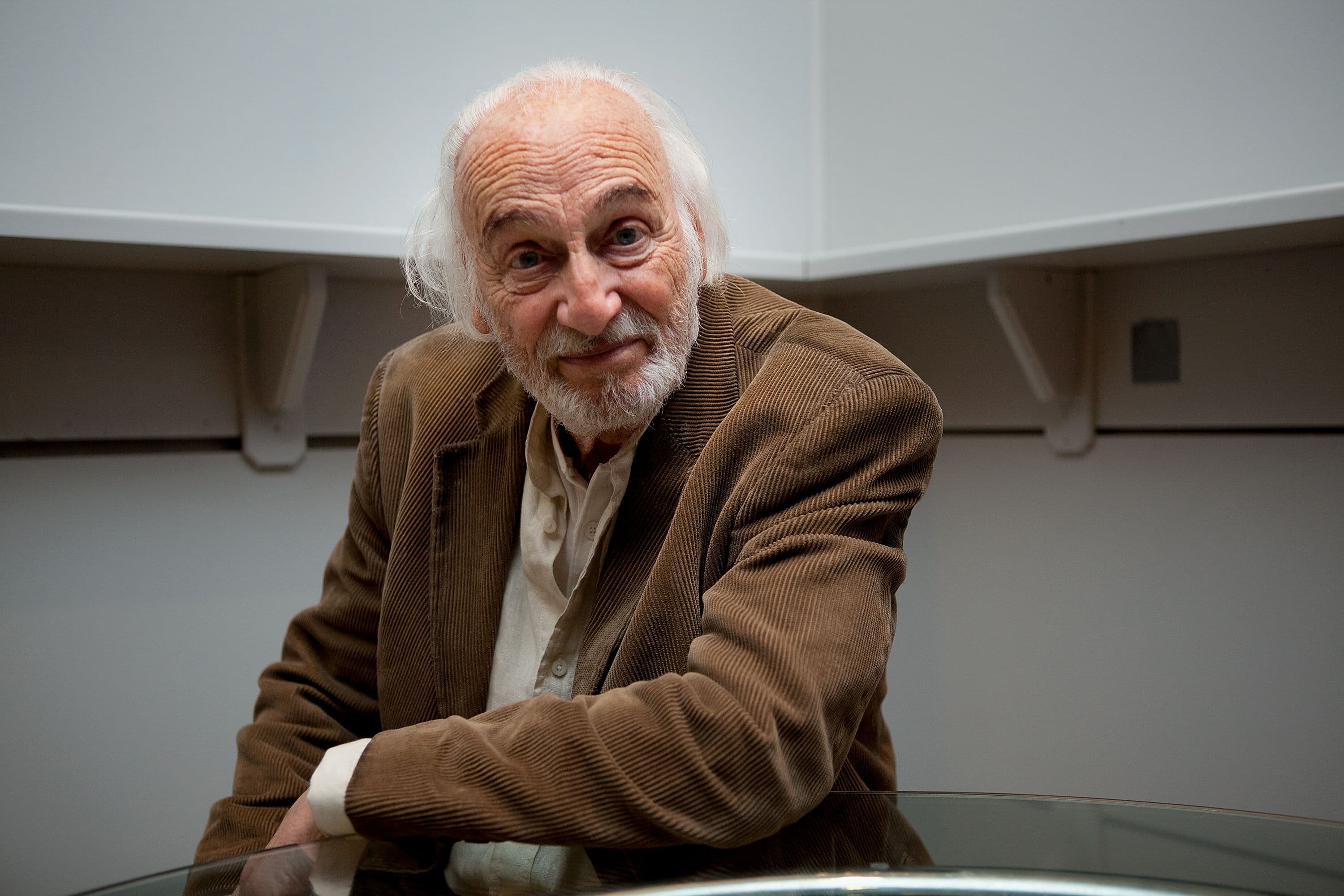 El actor Héctor Alterio posa para una sesión fotográfica en Madrid en el año 2011