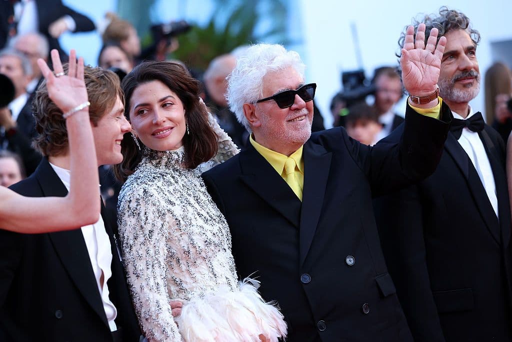 Bárbara Lennie y Pedro Almodóvar asisten a la proyección de 'Amarga Navidad' durante el 79 Festival de Cine de Cannes en el Palais des Festivals el 19 de mayo de 2026