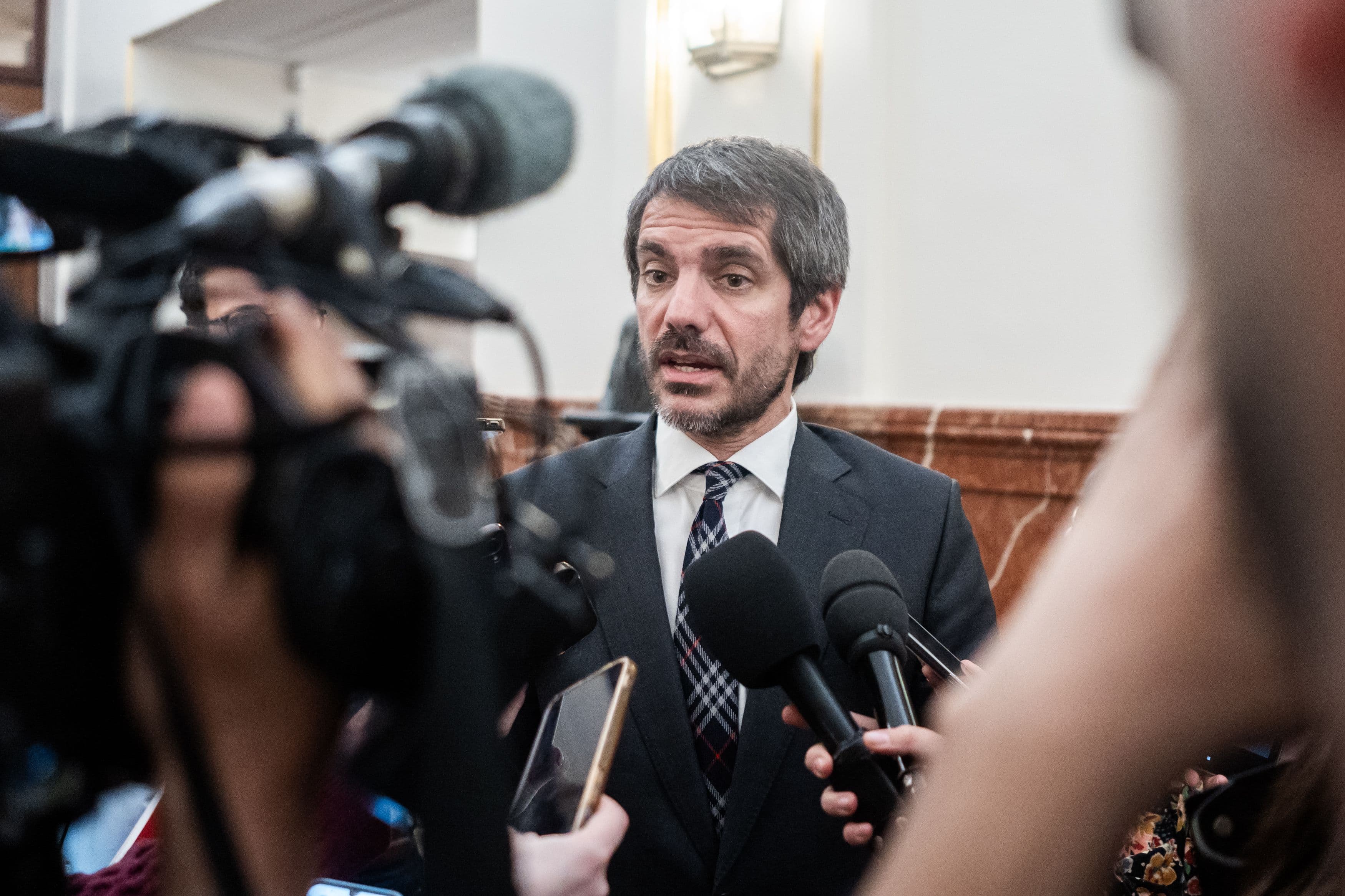 Ernest Urtasun, ministro de Cultura, durante una intervención con los medios en el Congreso de los Diputados