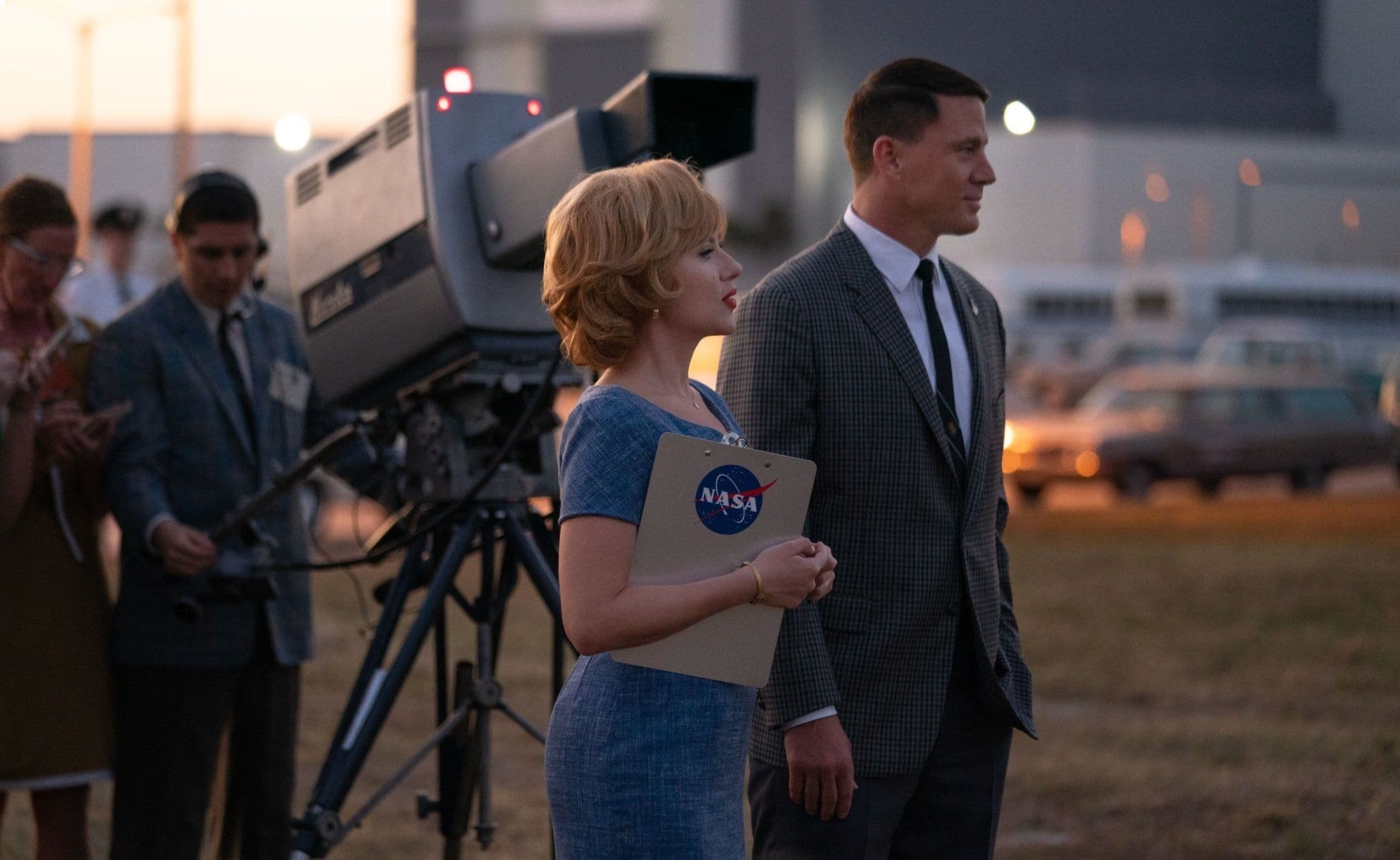 Scarlett Johansson y Channing Tatum en una imagen promocional de 'Fly me to the moon', de Greg Berlanti