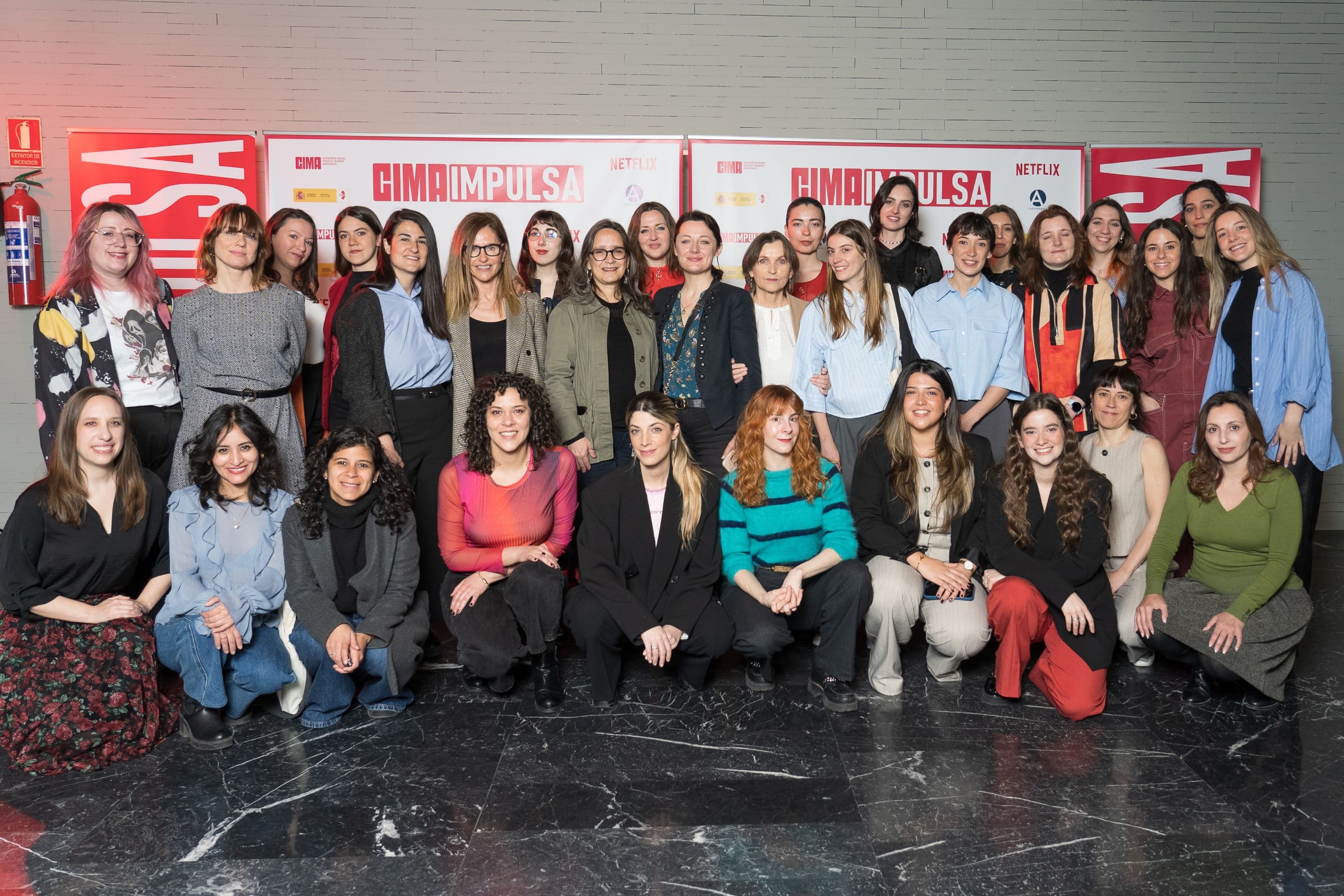 Foto de familia con todas las participantes en la quinta edición de CIMA Impulsa