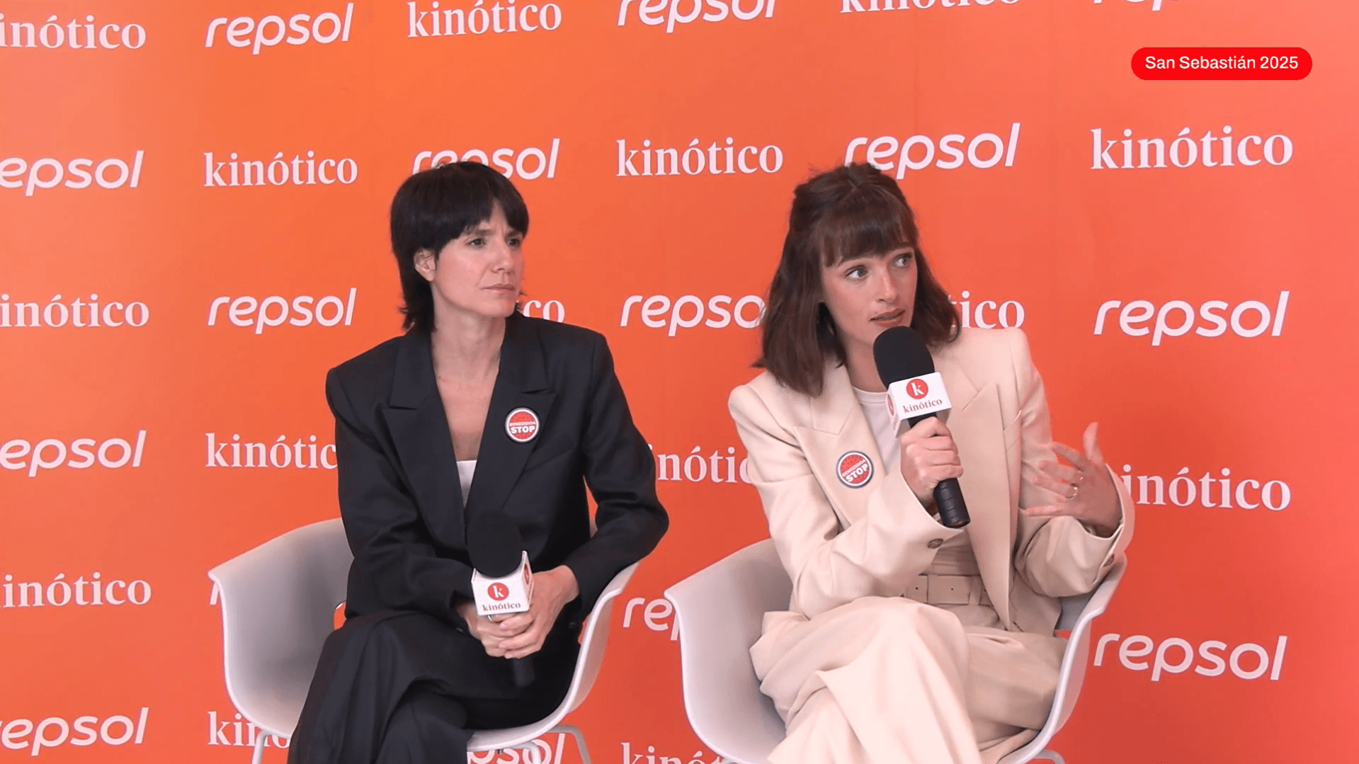 Susana Abaitua e Iraia Elías presentan 'Un fantasma en la batalla' en el set de Kinótico en San Sebastián 2025