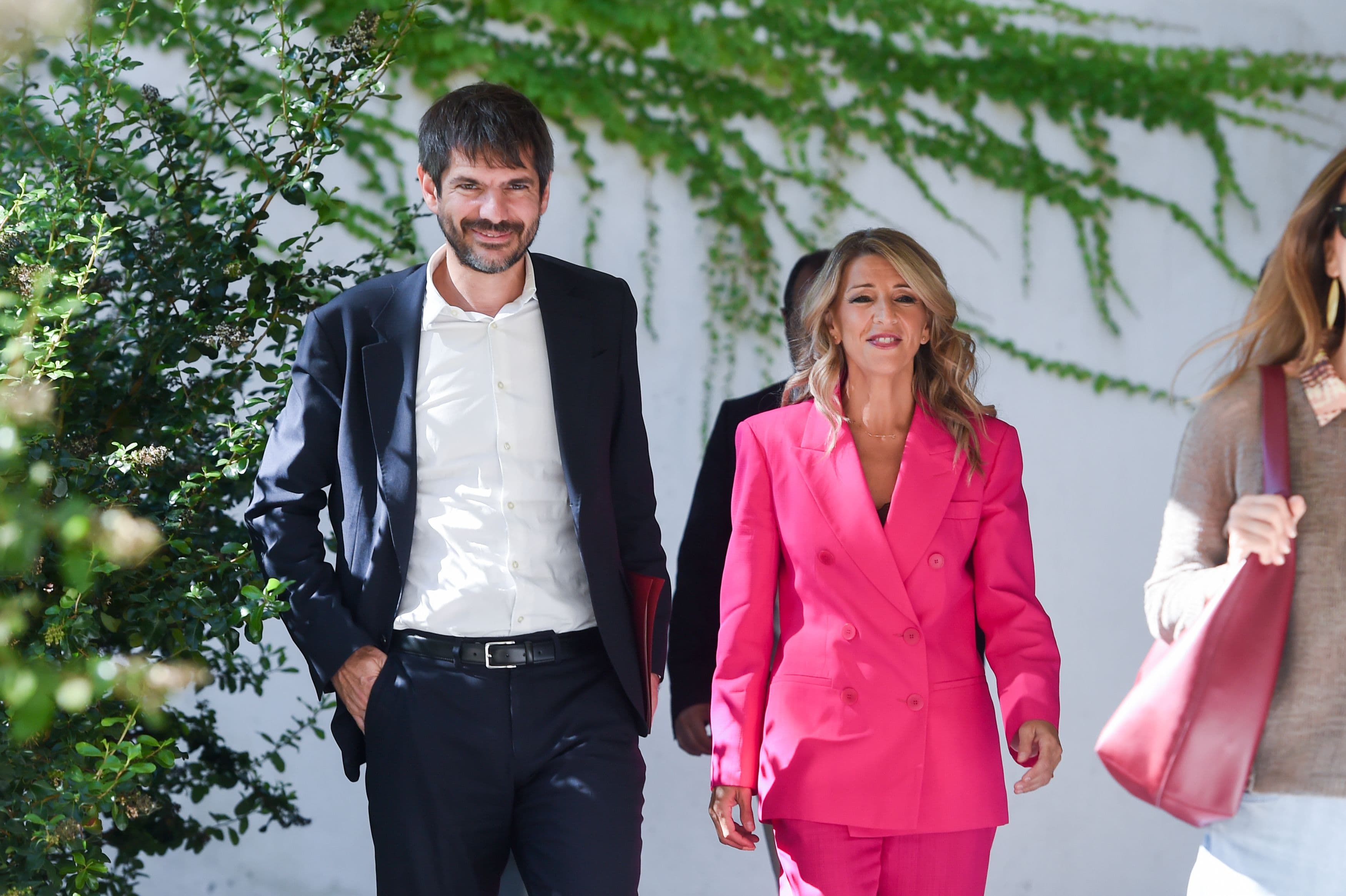 La vicepresidenta segunda y ministra de Trabajo y Economía Social, Yolanda Díaz, junto al ministro de Cultura, Ernest Urtasun, en la sede de la Fundación Ortega-Marañón, en Madrid, a 28 de julio de 2025