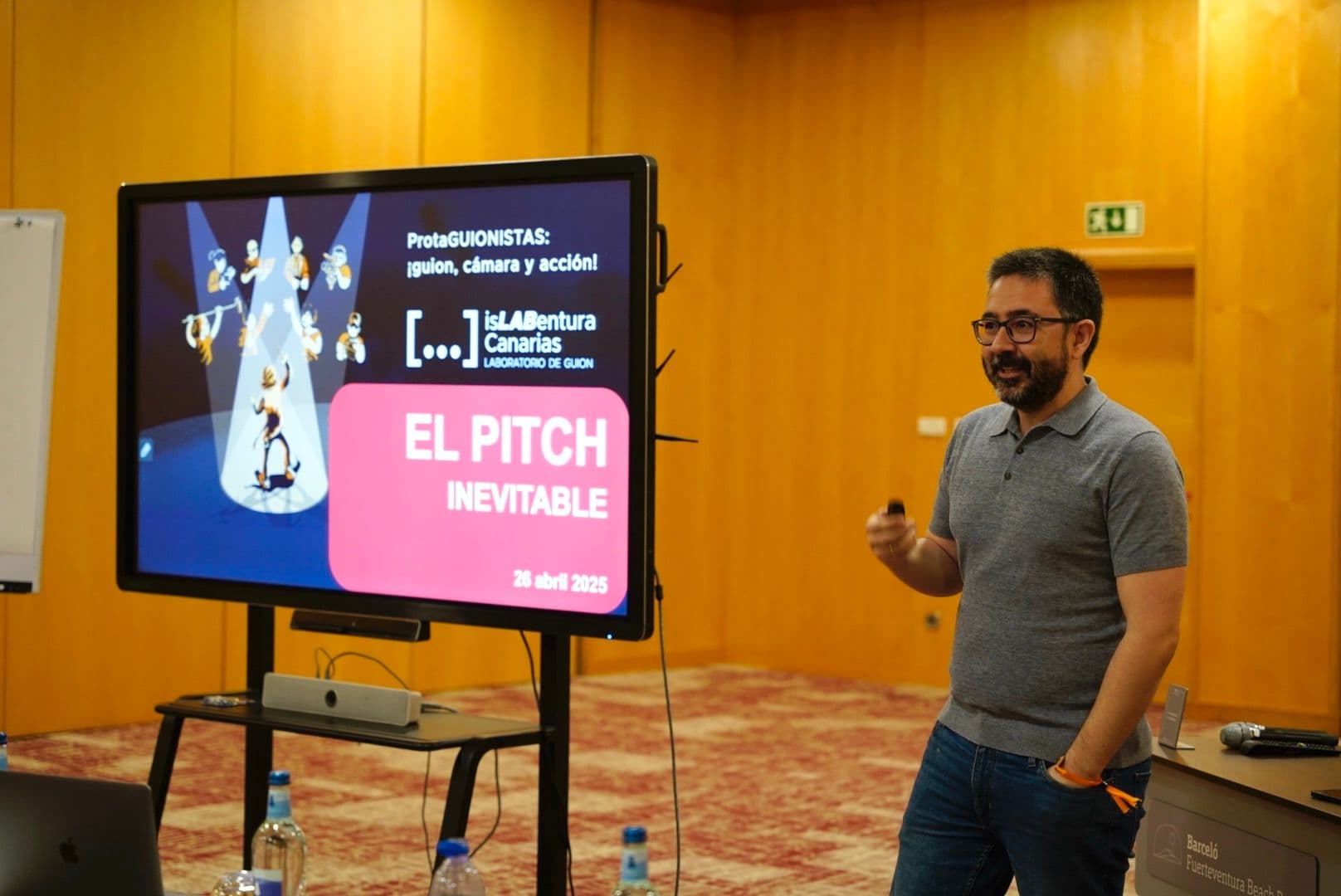 El guionista Josep Gatell, en el taller sobre 'El pitch inevitable' en IsLABentura 2025