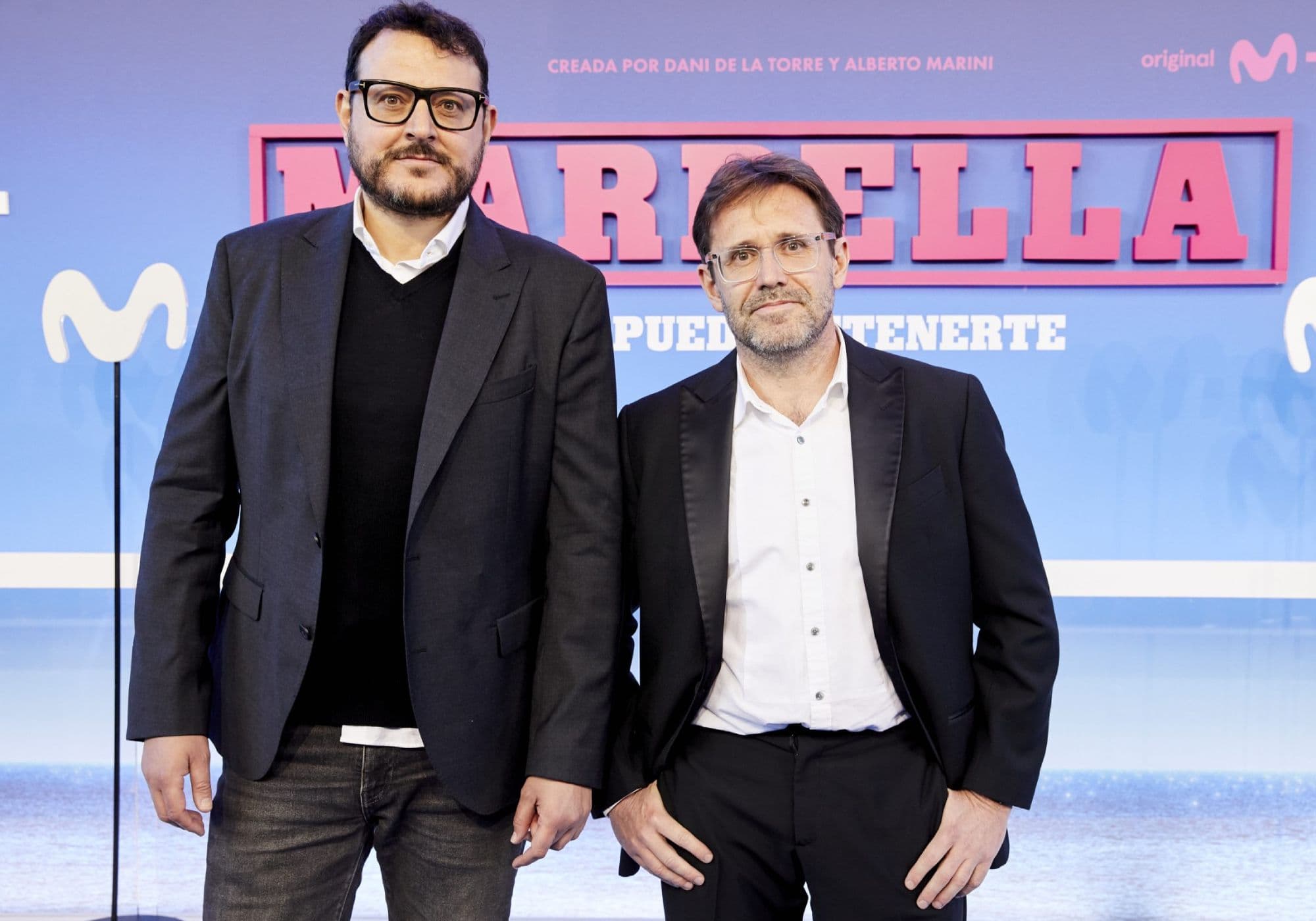 El director Dani de la Torre y el guionista Alberto Marini, creadores de 'Marbella', durante el estreno de la serie