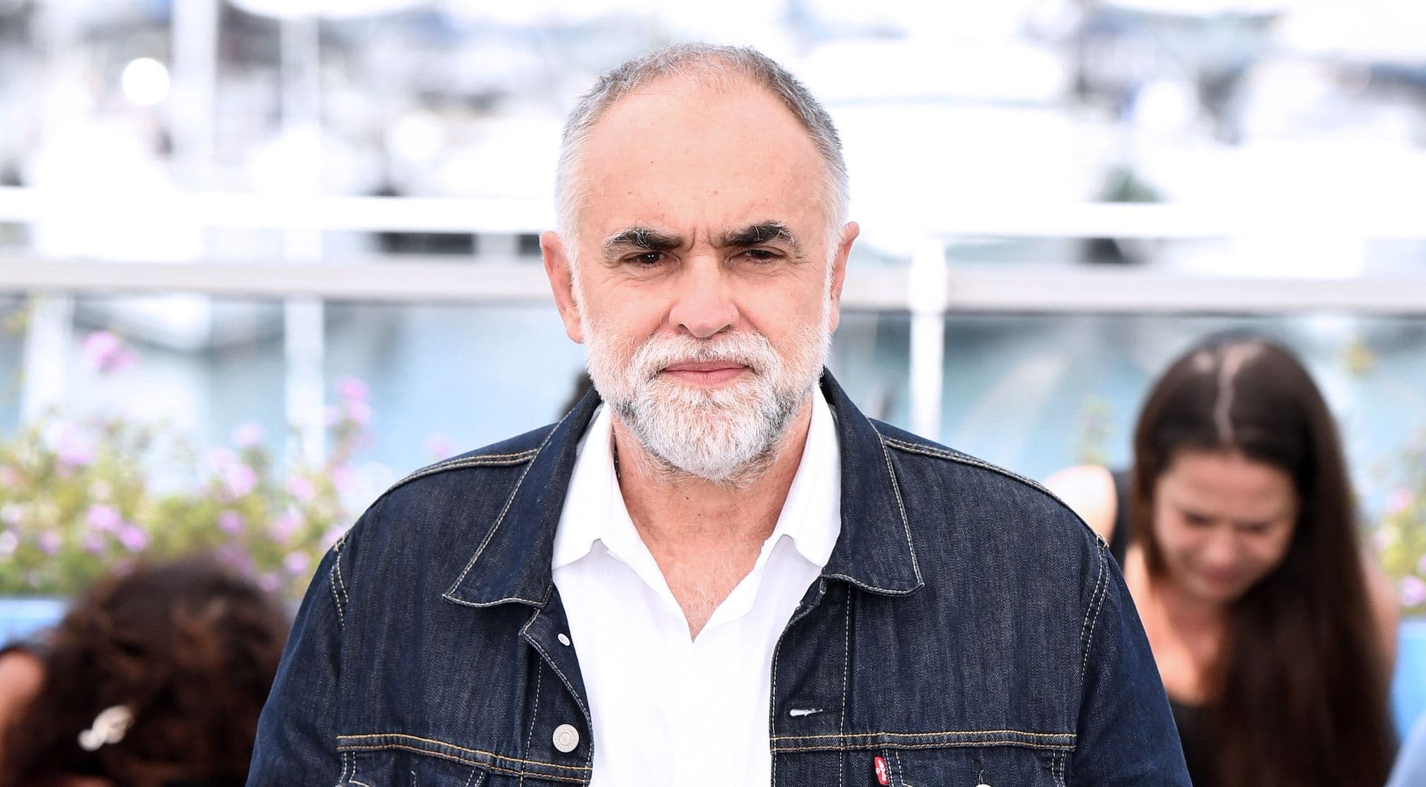 El realizador Karim Aïnouz en el photocall de su película 'Motel destino', en la 77 edición de Cannes