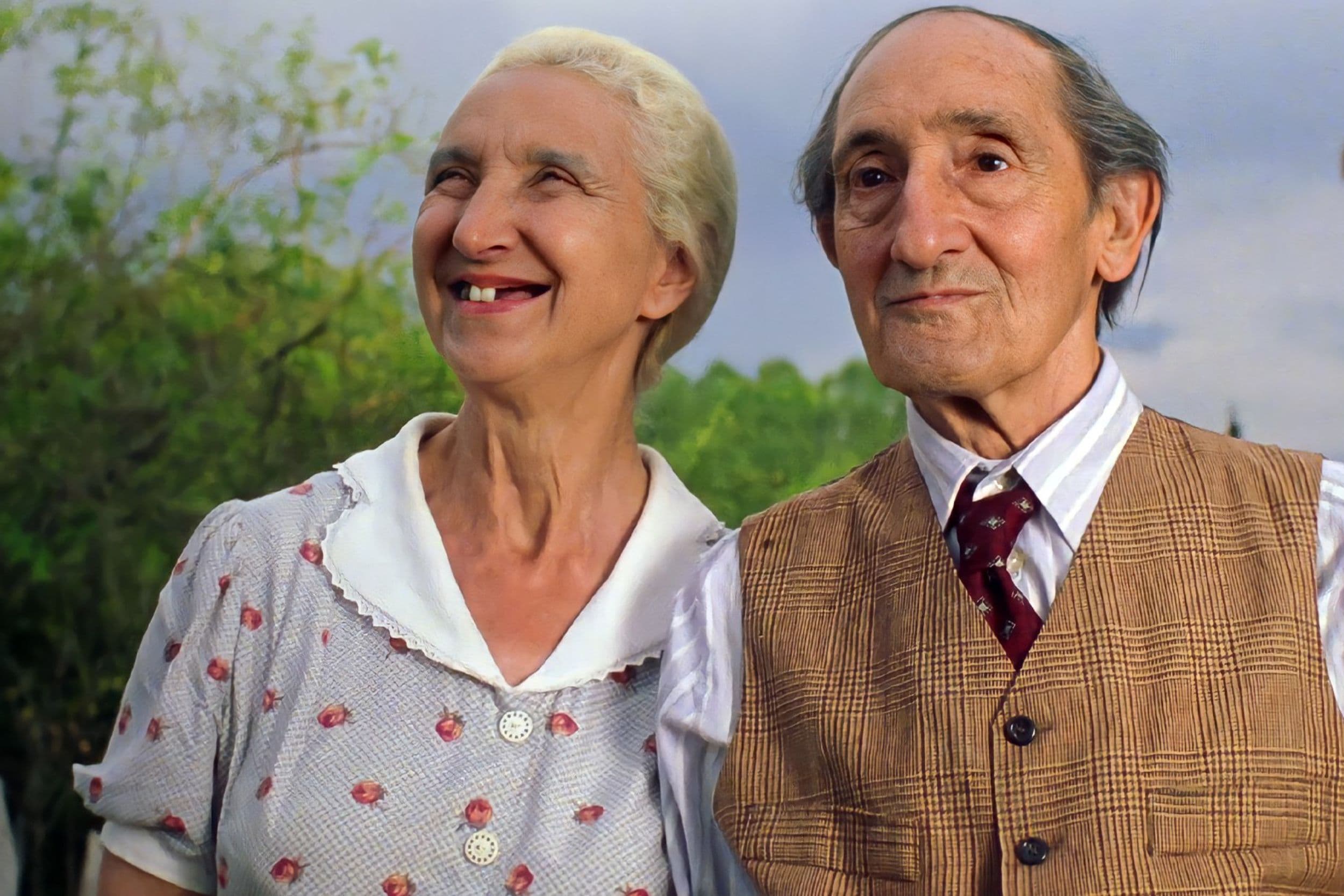 Luis Ciges y Silvia Casanova en un fotograma de la película 'El milagro de P. Tinto'