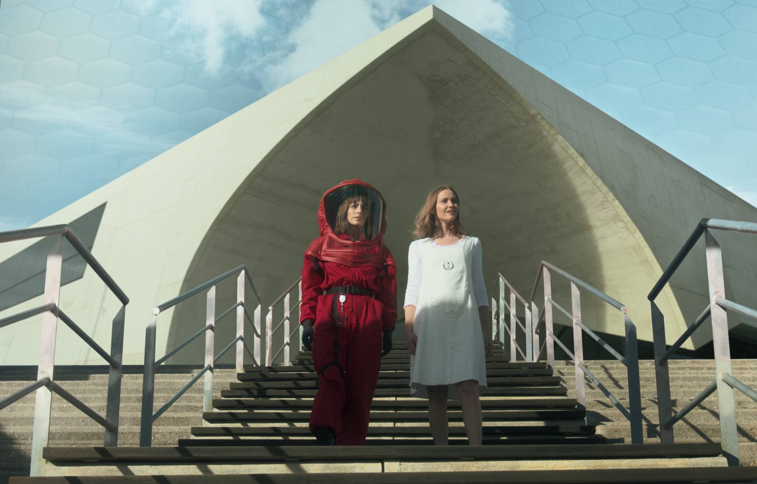 Aura Garrido y Lucía Guerrero en una imagen de las serie 'Santuario'