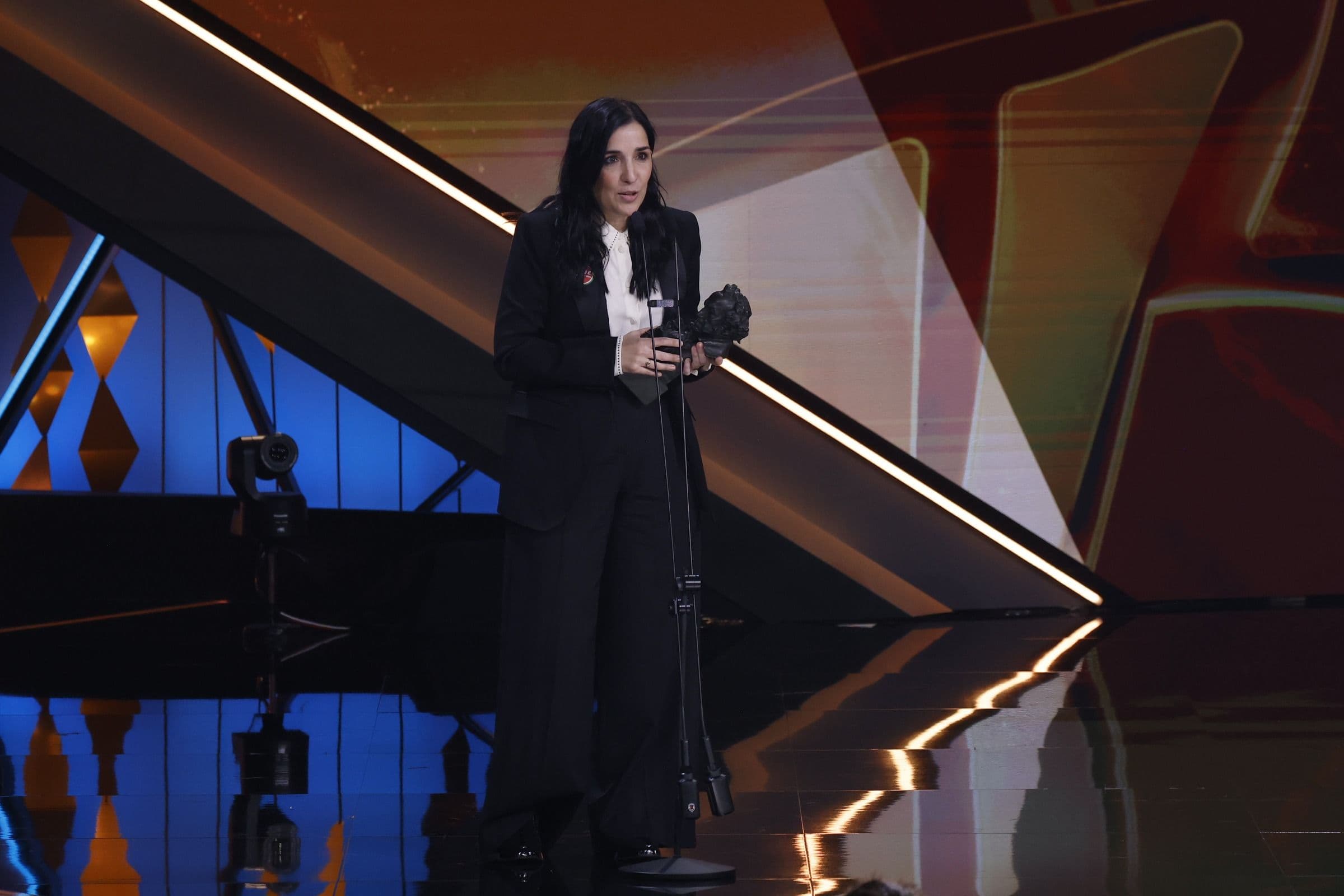 La directora Alauda Ruiz de Azúa recoge el galardón a Mejor Dirección en los Premios Goya 2026