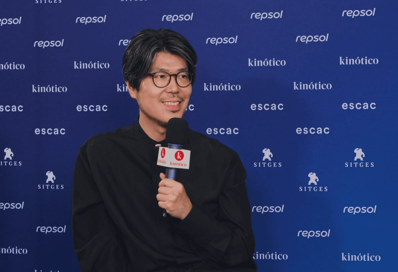 El director japonés Genki Kawamura en el set de Kinótico en el Festival de Sitges 2025
