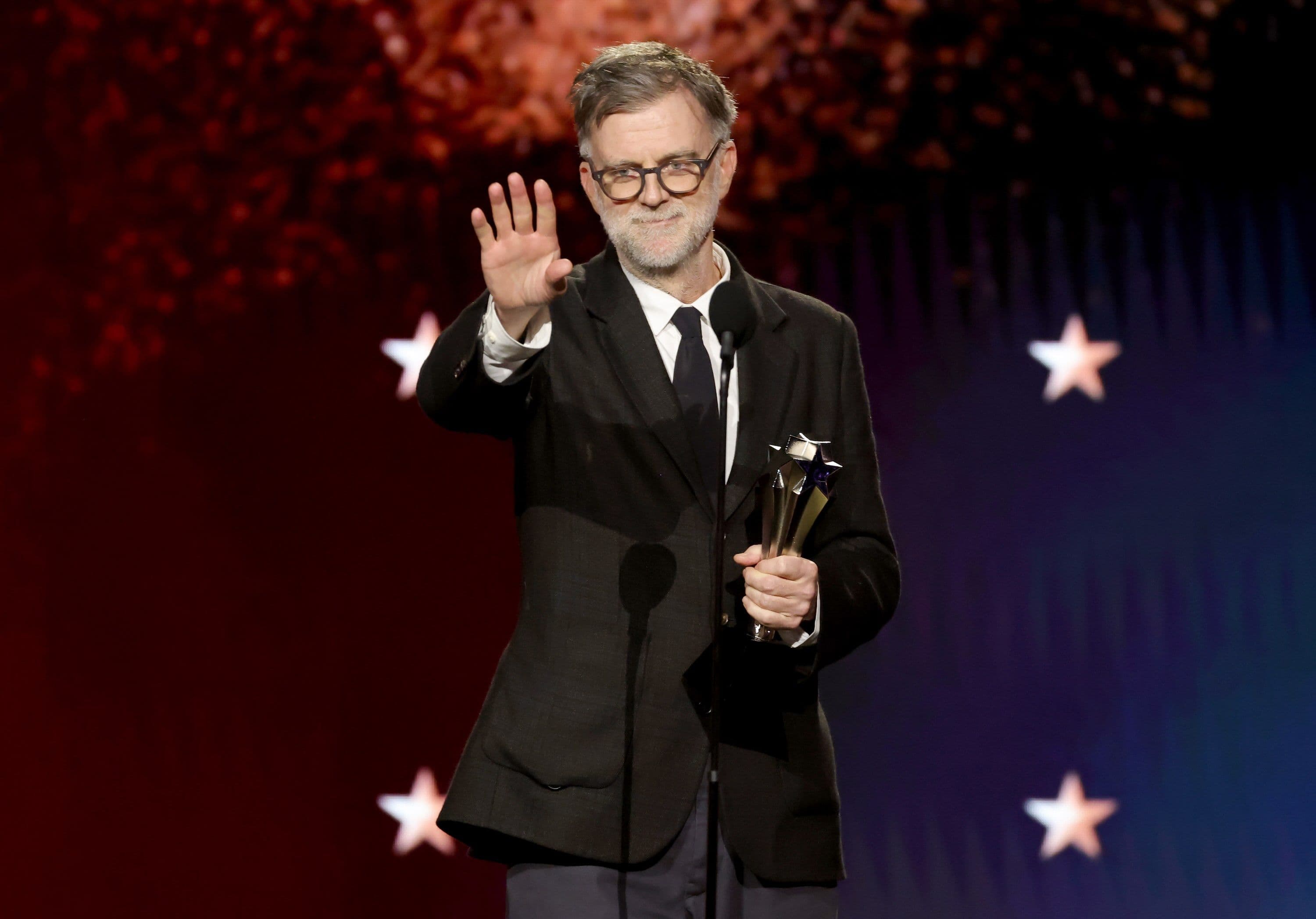 Paul Thomas Anderson agrade el Critics Choice Award a la Mejor Dirección por 'Una batalla tras otra'