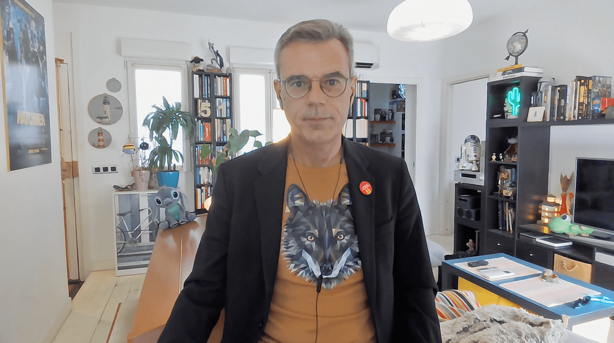 El periodista Pedro Vallín, durante la nueva edición de su video semanal 'La homilía'