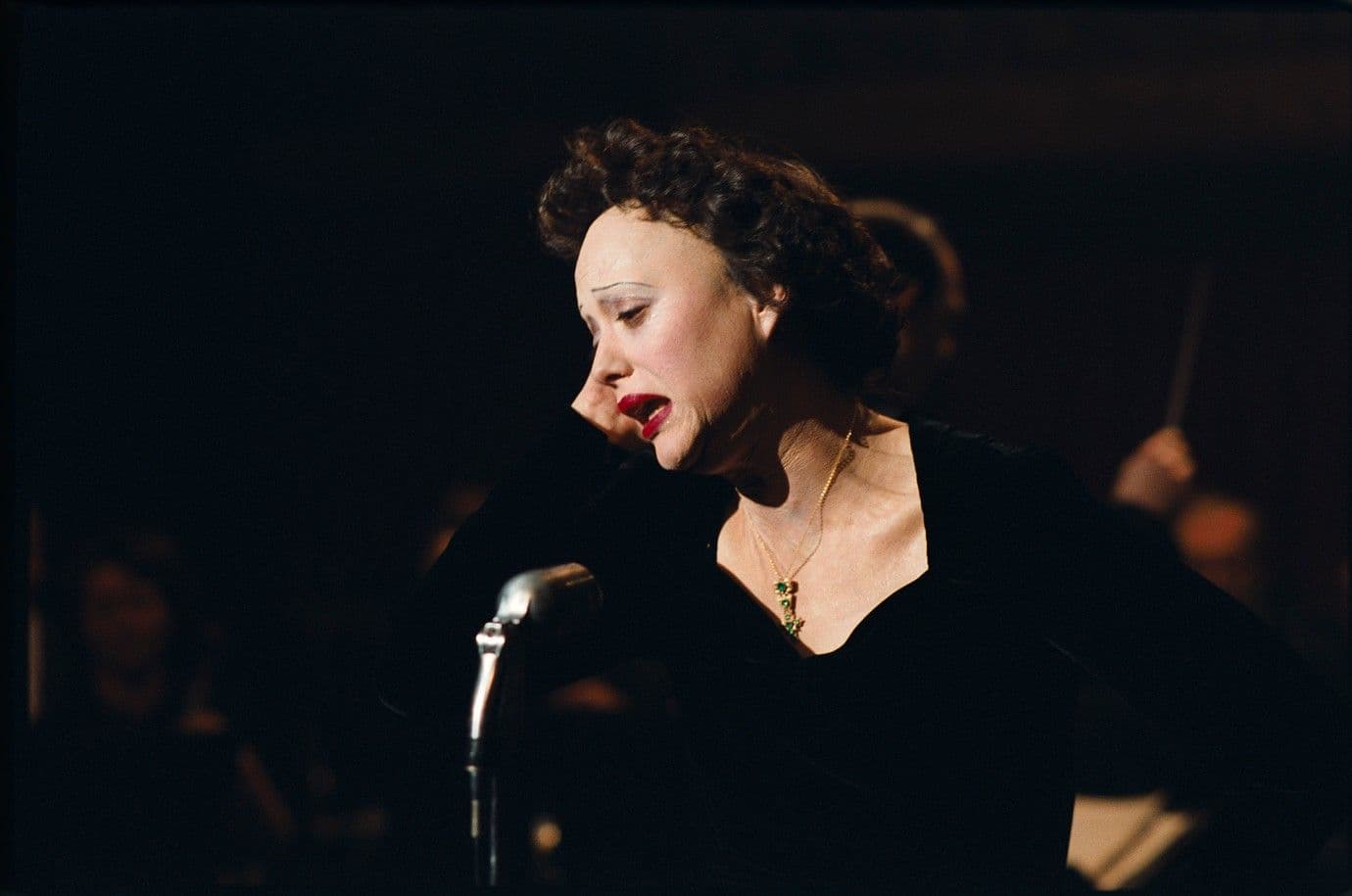 Marion Cotillard protagonizó 'La vida en rosa' sobre la vida de Edith Piaf