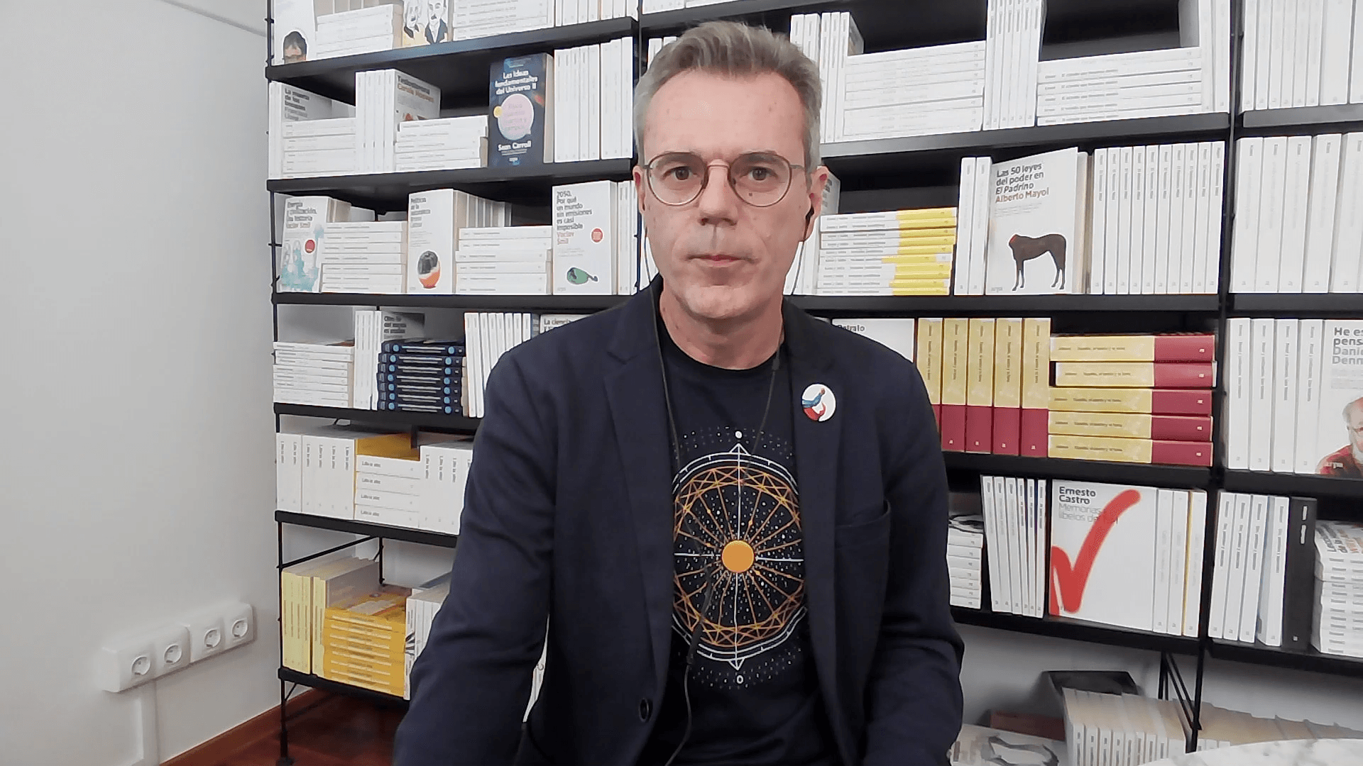 El periodista Pedro Vallín, durante la nueva edición de su video semanal 'La homilía'