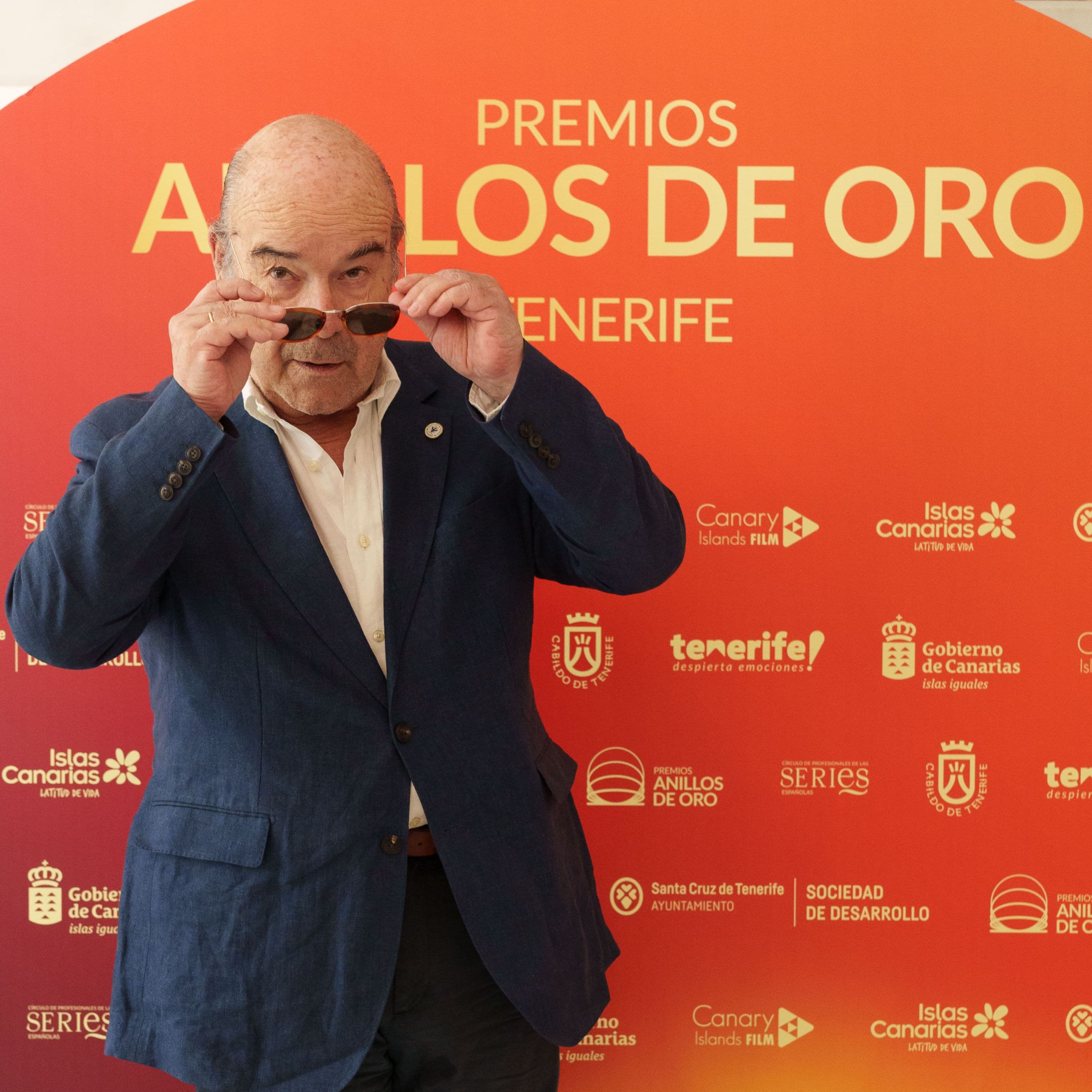 El actor Antonio Resines posa en el photocall previo a la rueda de prensa con motivo del Premio de Honor de los Anillos de Oro en junio de 2026 en Santa Cruz de Tenerife