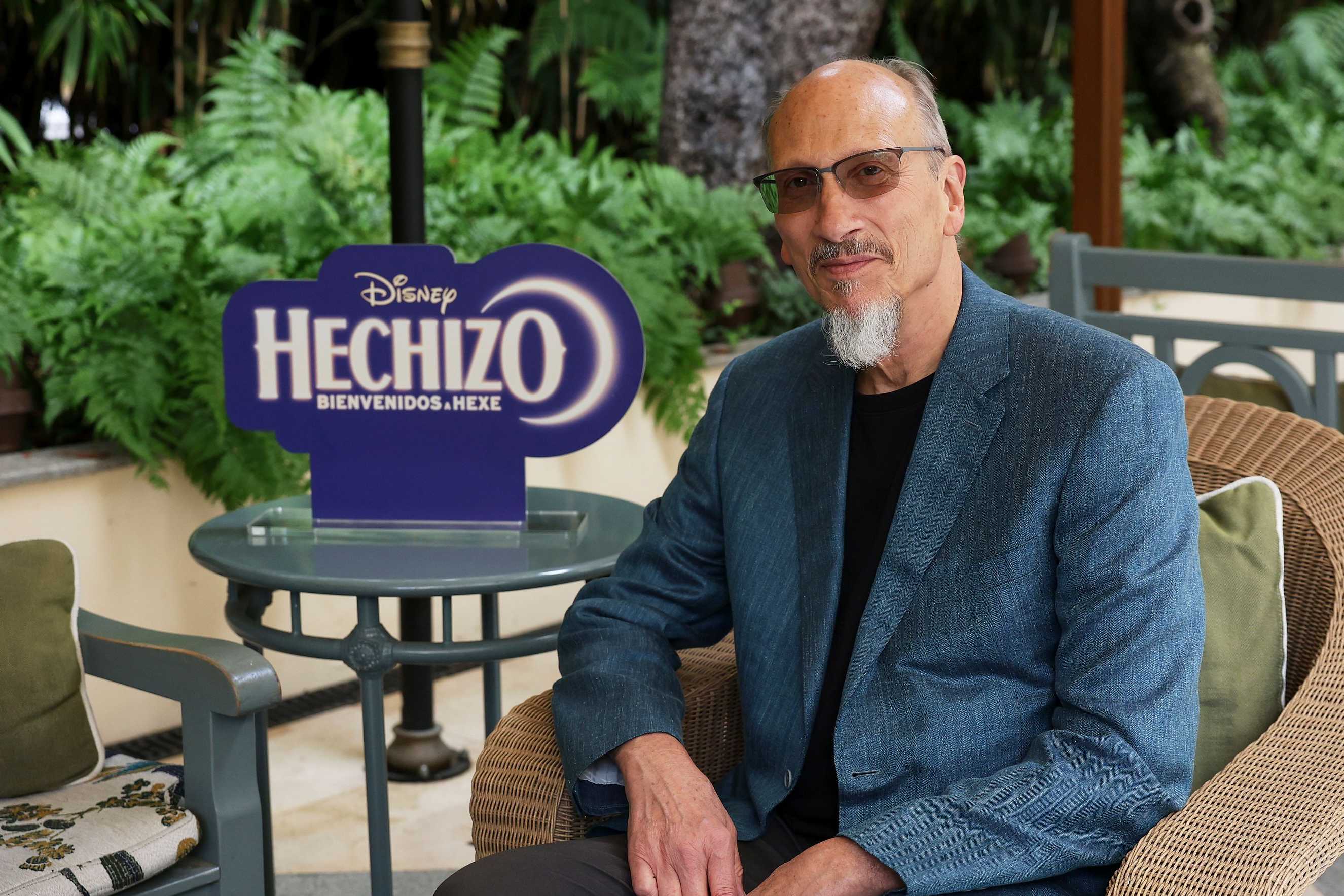 El productor Roy Conli asiste a la presentación de metraje de 'Hechizo: Bienvenidos a Hexe' en los cines MK2 Cine Paz en octubre de 2026